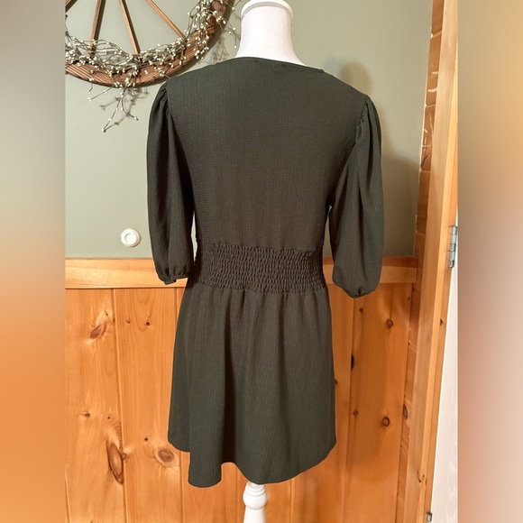 Chic Olive Button-Front V-Neck Dress size M - Picture 8 of 10